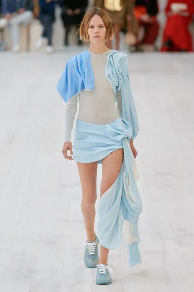 Look 12
